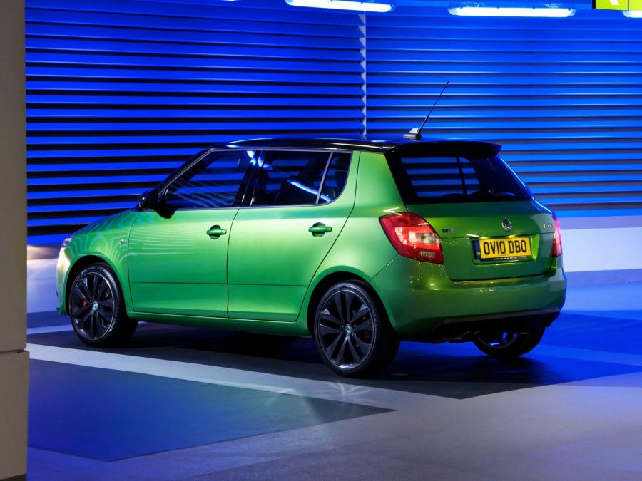  Skoda Fabia RS 2010 года  (UK) (фото 11 из 30)